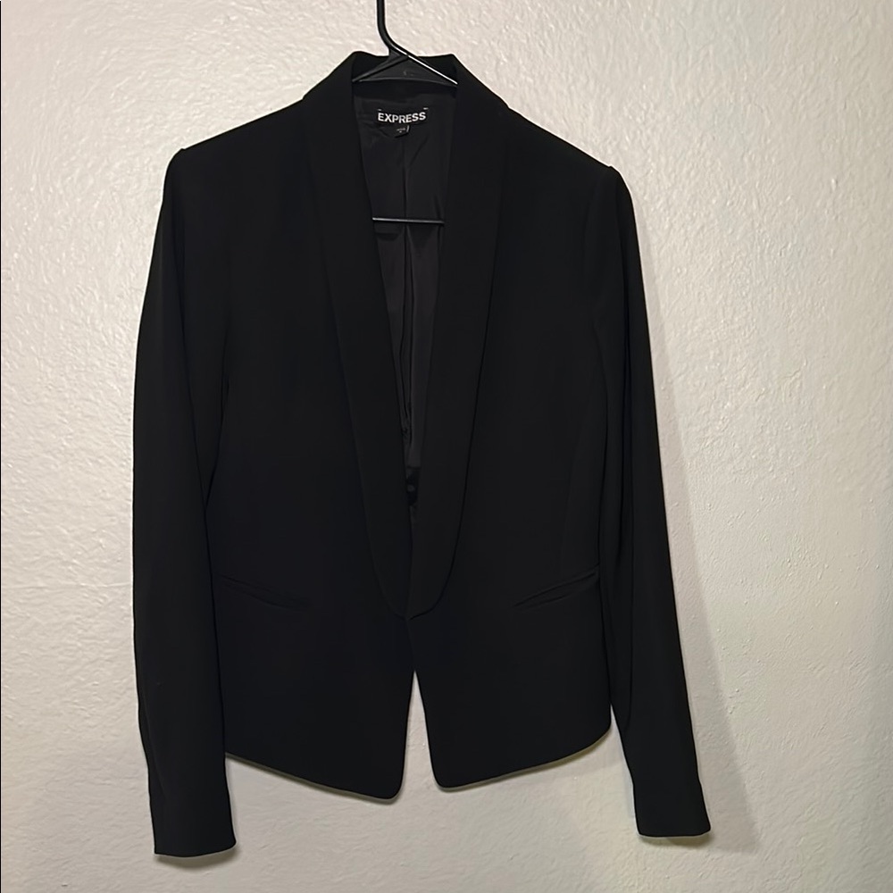 Express Black Structured Blazer with Modern Cropped Design